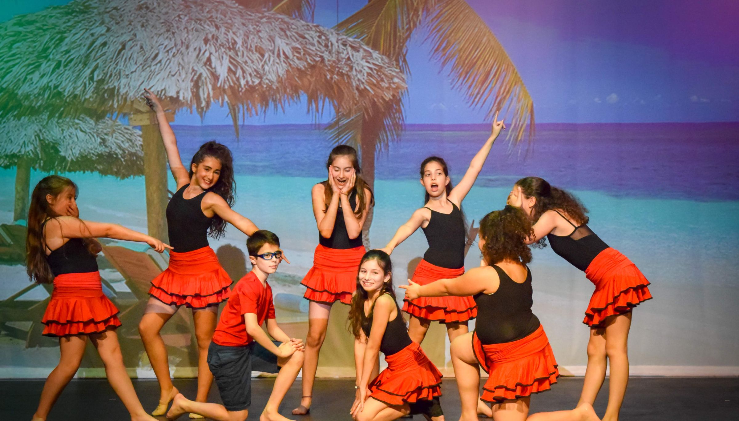 link=&target=_blank&text=Victoria%20Atia